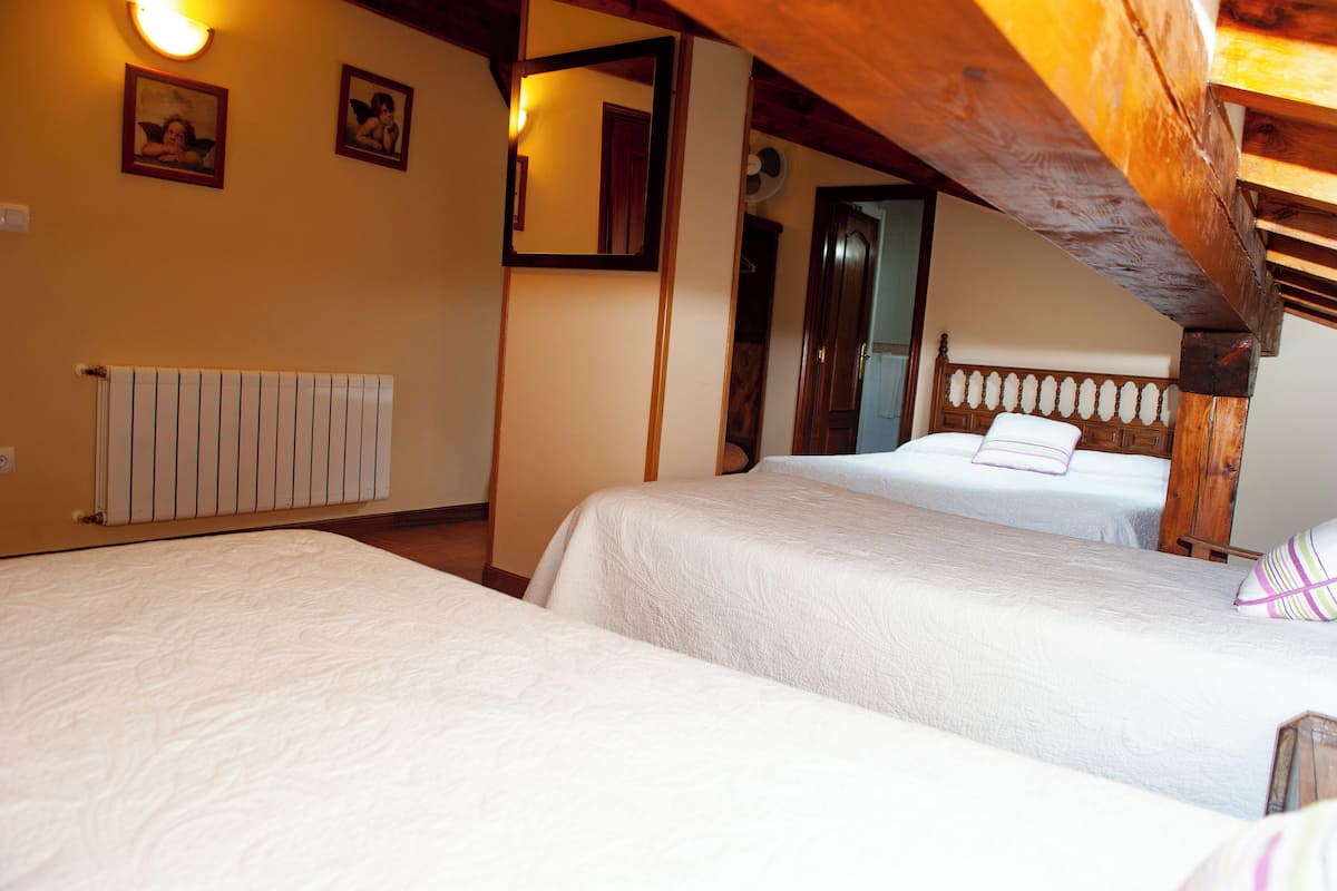Cortinas blackout, cunas gratuitas y internet por cable gratis