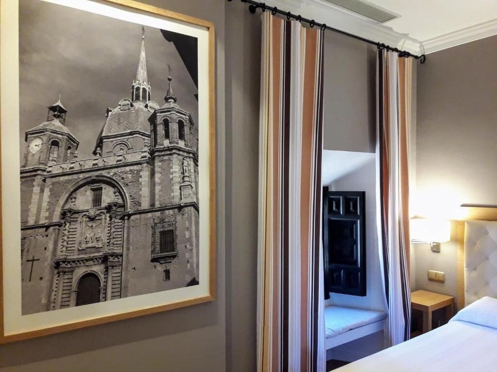 Desk, blackout curtains, soundproofing, free cots/infant beds