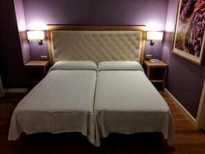Desk, blackout curtains, soundproofing, free cots/infant beds - Hospedería Santa Elena (San Carlos del Valle)