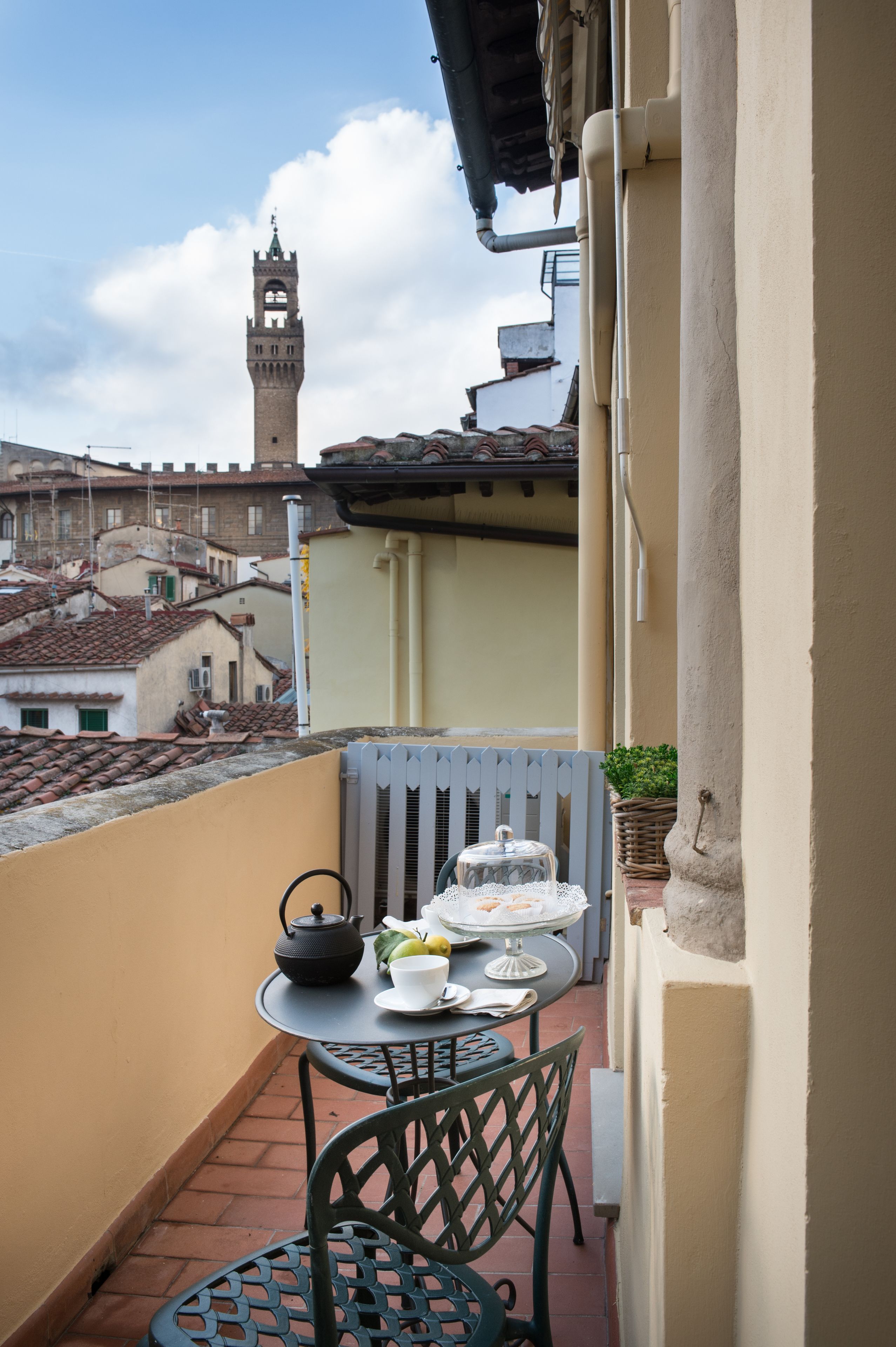 Departamento Confort, 2 habitaciones, vista a la ciudad | Balcón