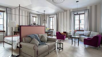 Tabla de planchar con plancha, wifi gratis y ropa de cama