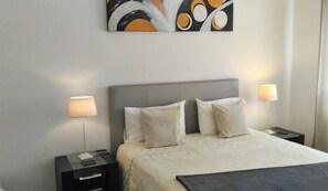 標準雙人房 | 迷你吧、熨斗/熨衣板、免費無線上網、床單