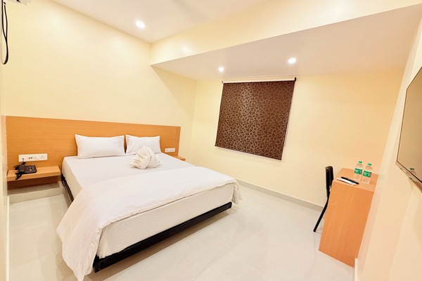Premium Room | WiFi (free), individually decorated, individually furnished, bed sheets