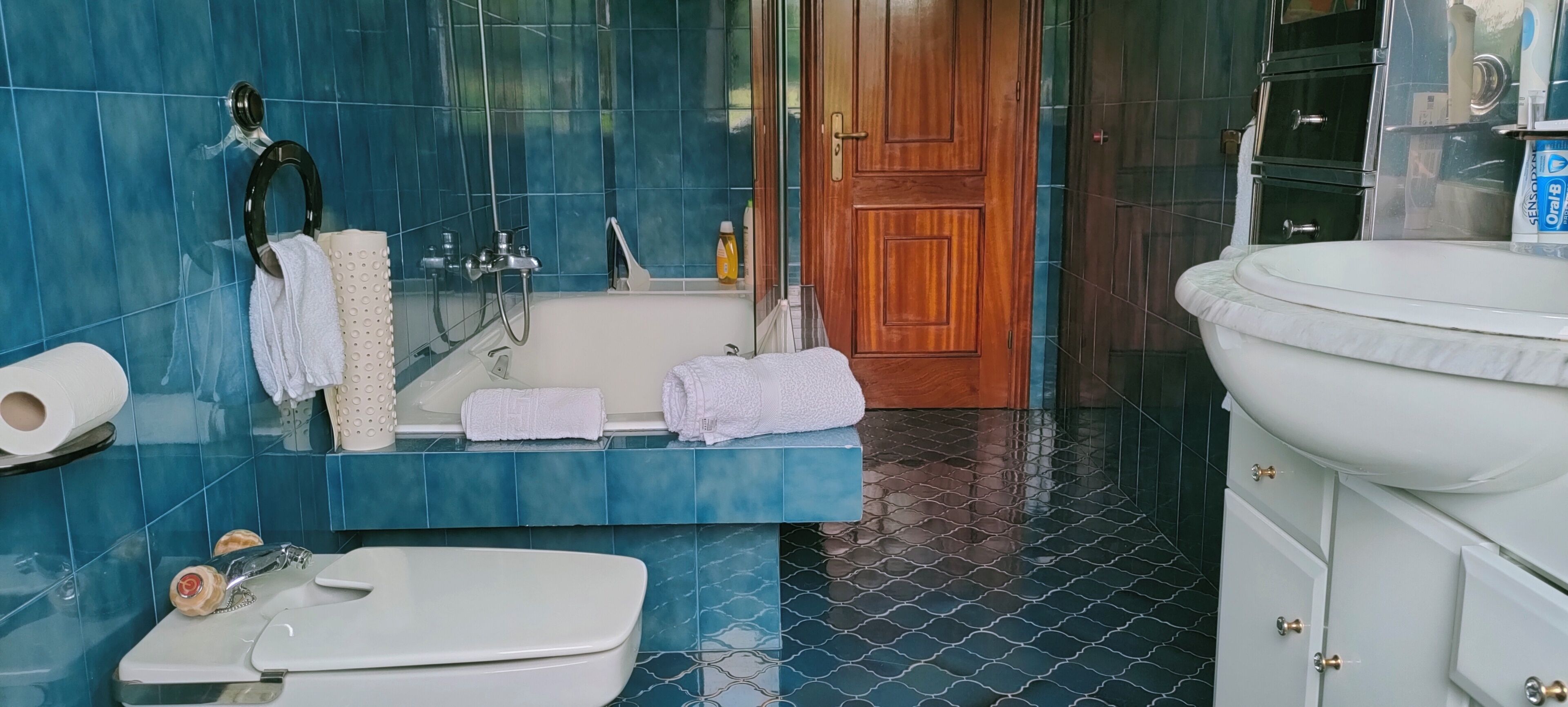 Villa, 3 habitaciones | Baño | Ducha y bañera combinadas y artículos de higiene personal gratuitos
