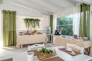 Daily buffet breakfast for a fee - Tenuta Odegitria (Martina Franca)