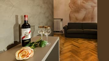 1 camera, copriletto in piuma, minibar, una cassaforte in camera