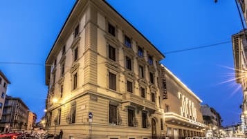 Fassade der Unterkunft – Abend/Nacht