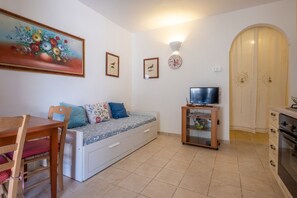 Basic Apartment, Garden View | Living area | TV - L'Antica Marina (Martina Franca)