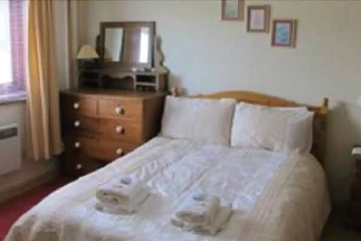 Desk, iron/ironing board, WiFi (free)