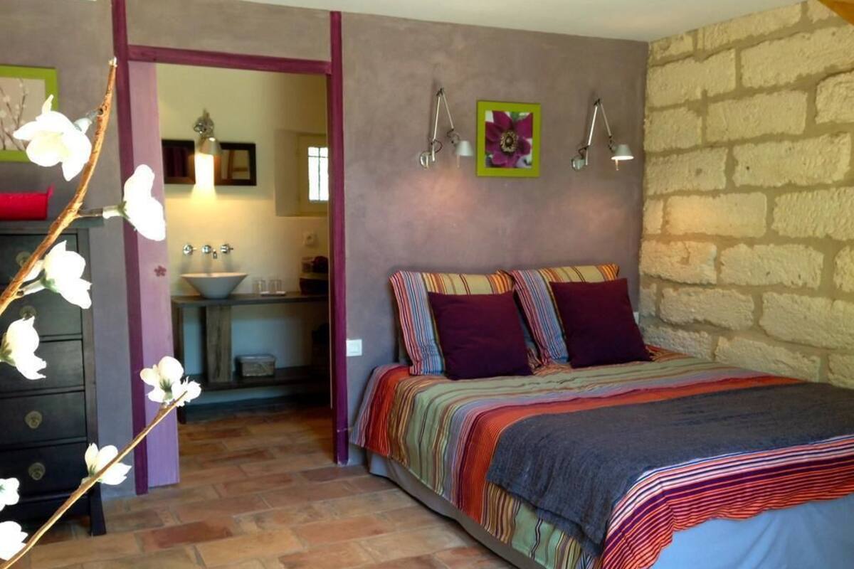 Premium bedding, in-room safe, individually decorated