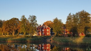 Front of property – evening/night - Hotell Grönfeltsgården (Karlskoga)