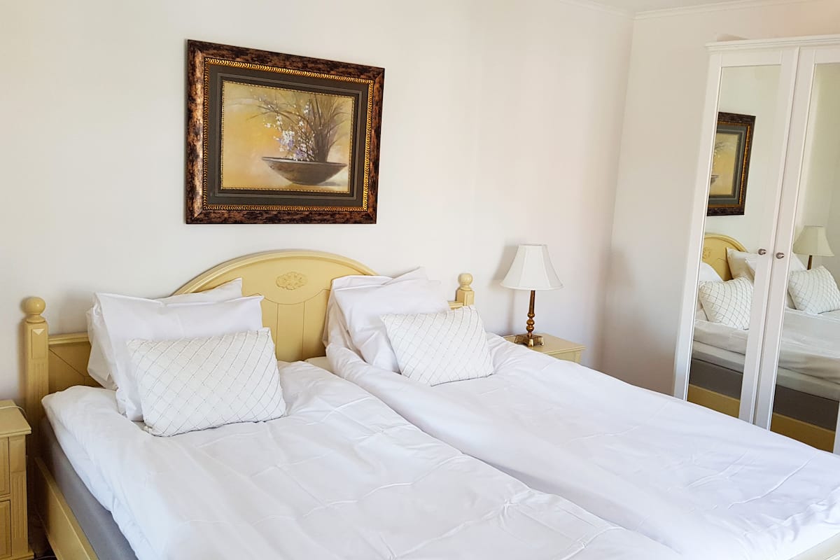 Suite, 1 King Bed | Desk, blackout drapes, iron/ironing board, cribs (free)
