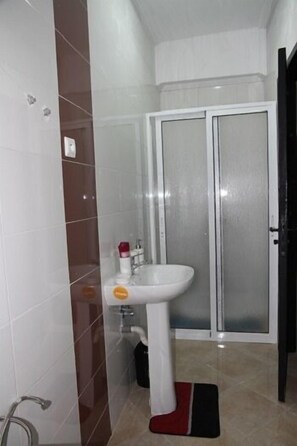 淋浴設備、免費梳洗用品、風筒、提供毛巾