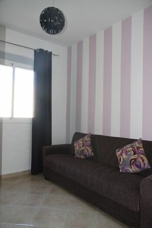 32-inch LCD TV with satellite channels, TV - Coquets Appartements (Tangier)
