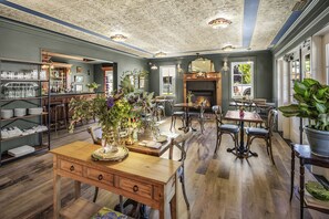 Dining - McCully House Inn (Jacksonville)