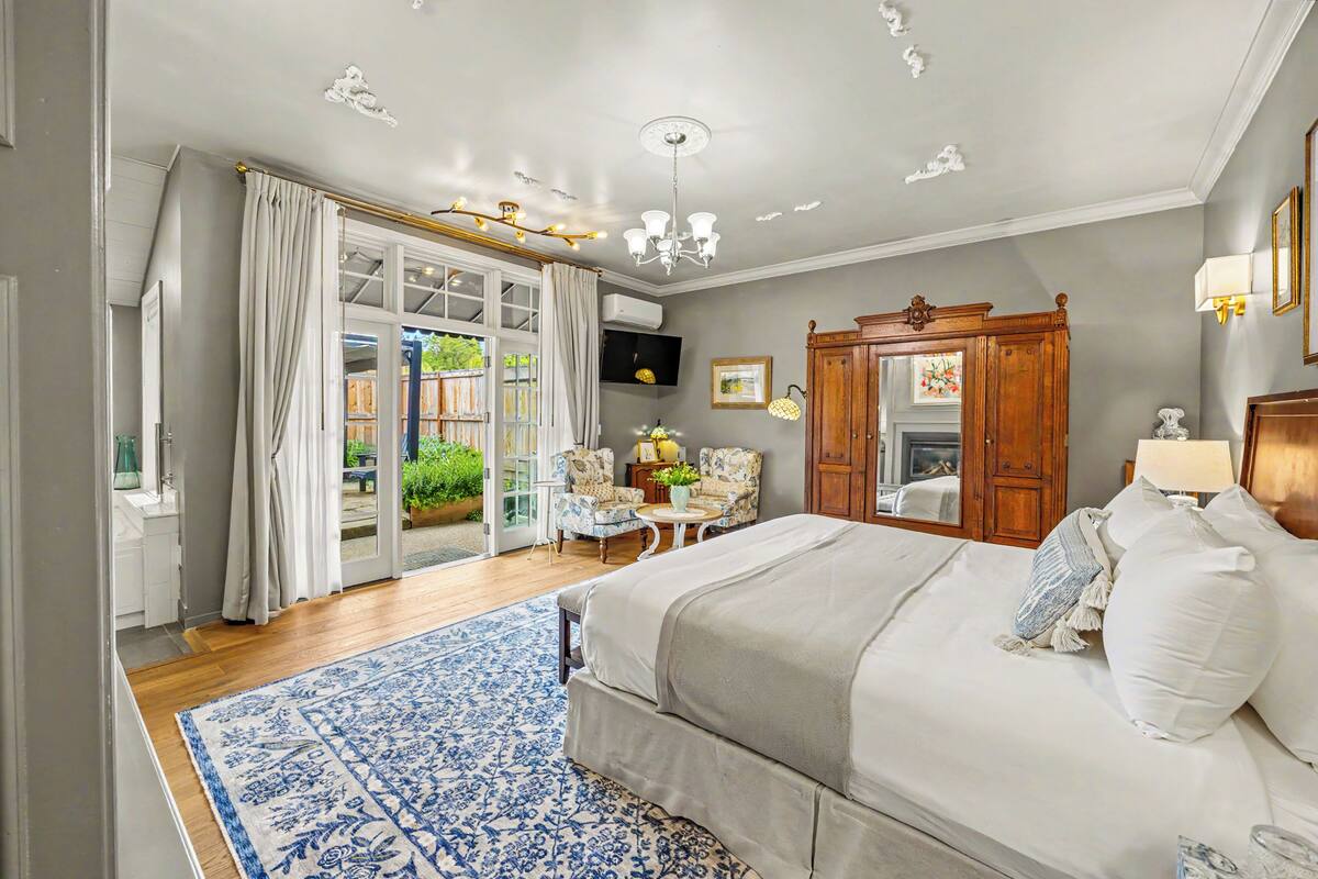 Jacksonville Suite, Room 14 (Ground floor, no stairs) | Premium bedding, memory foam beds, iron/ironing board, WiFi (free)