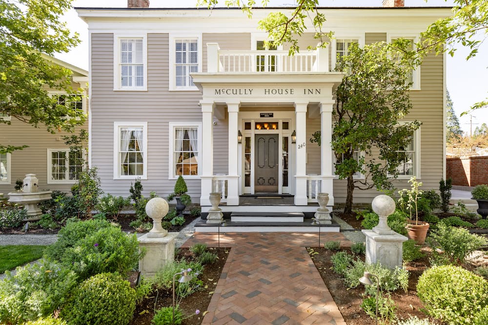 McCully House Inn