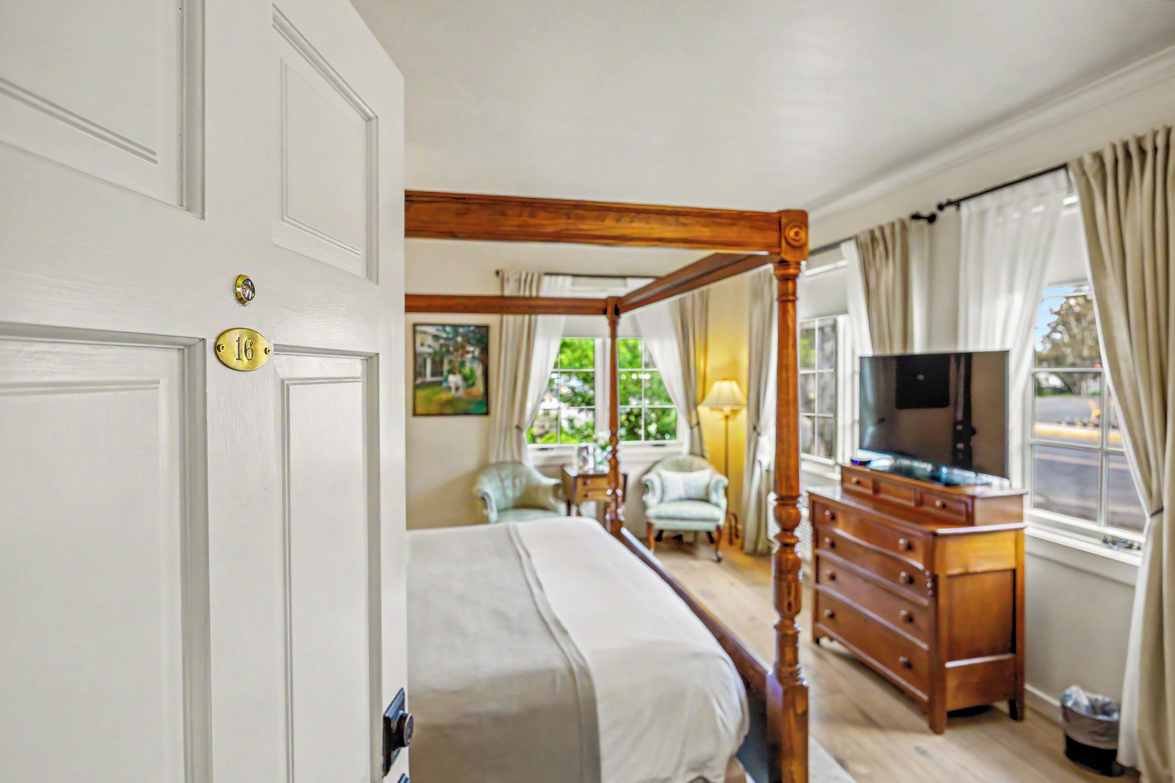 Habitación Deluxe, 1 cama King size, vista a la ciudad | Ropa de cama de alta calidad y camas con efecto memoria 
