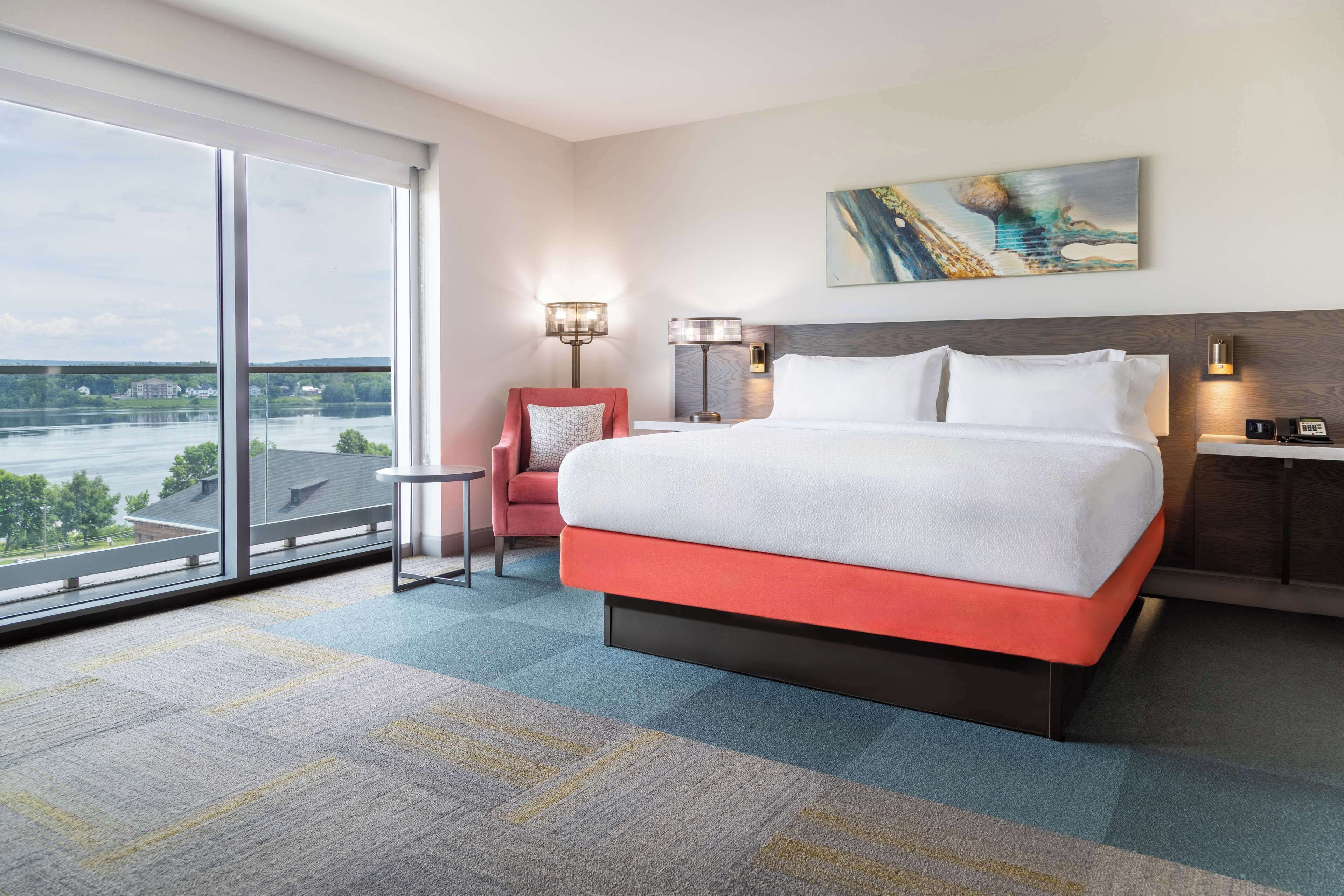 Deluxe Room, 1 King Bed, Balcony | Premium bedding, down comforters, pillowtop beds, in-room safe