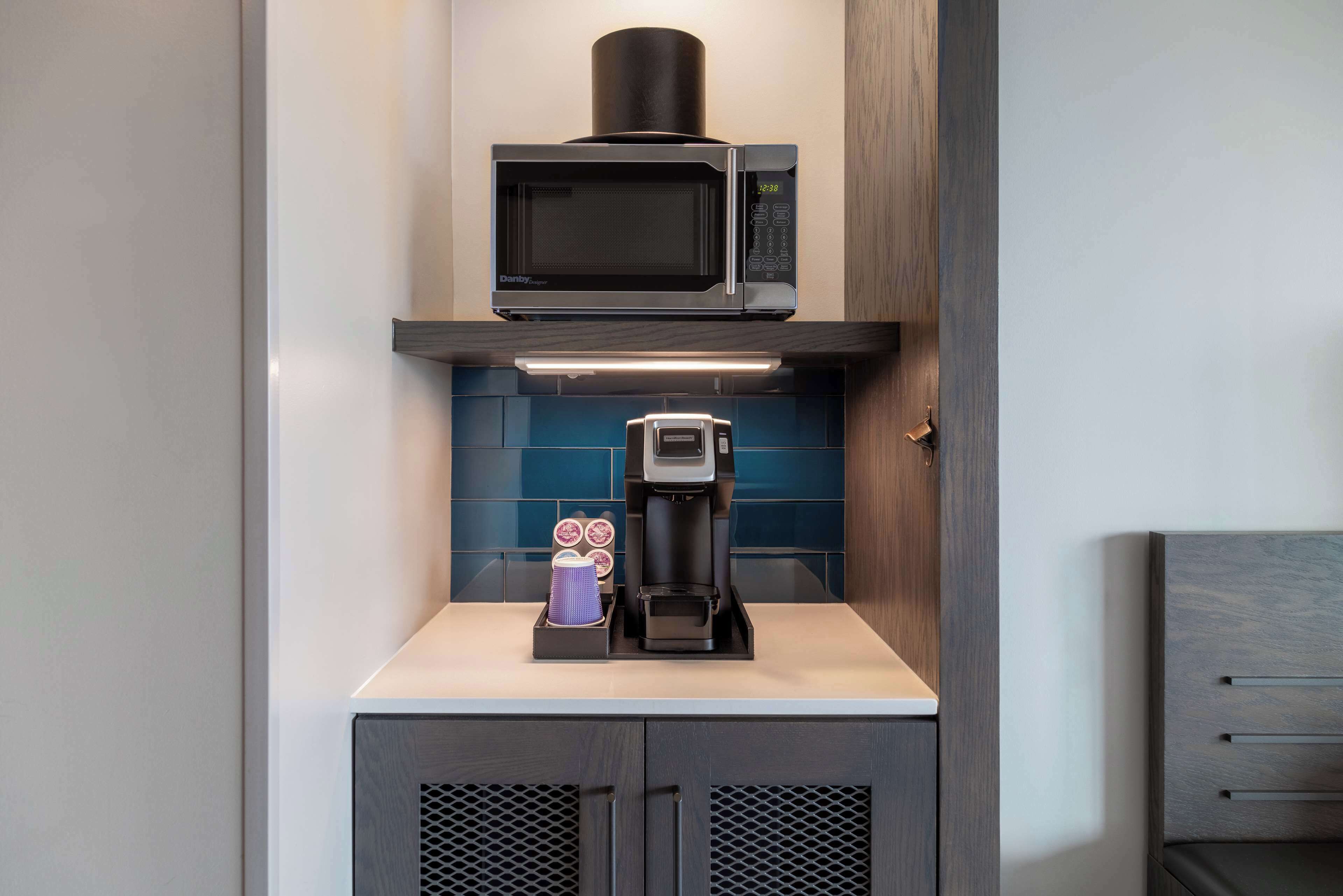 deluxe room, 1 king bed, balcony | premium bedding, down duvets, pillow-top beds, in-room safe