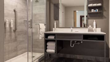 Deluxe Room, 1 King Bed, Balcony | Bathroom shower