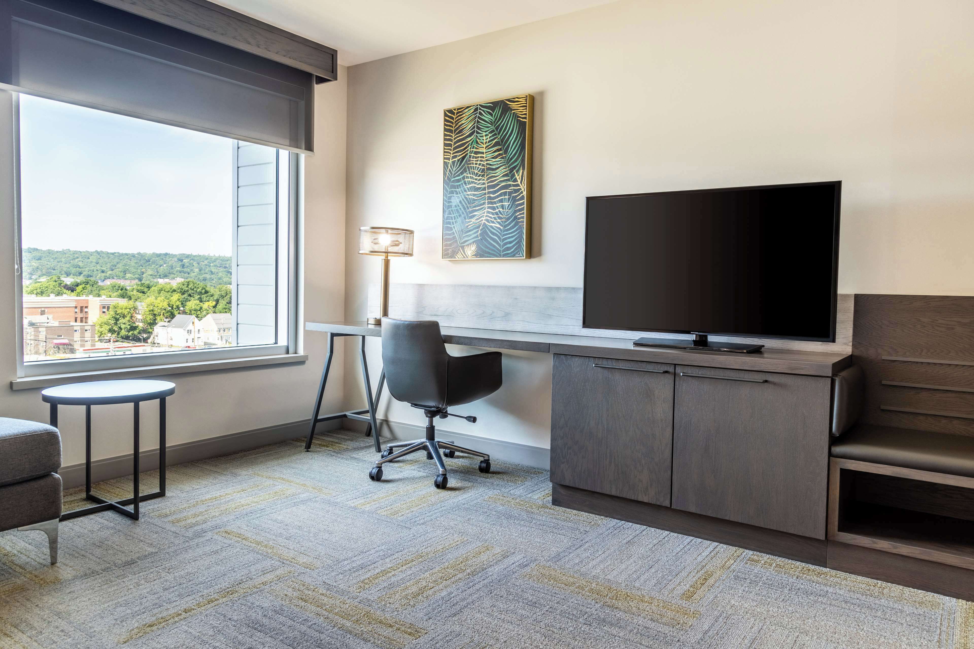 room, 1 king bed | premium bedding, down duvets, pillow-top beds, in-room safe