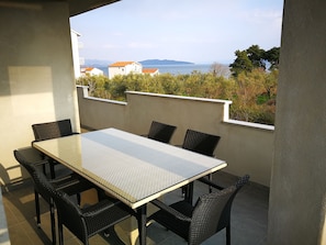 Deluxe-huoneisto, 3 makuuhuonetta, merinäköala | Parveke