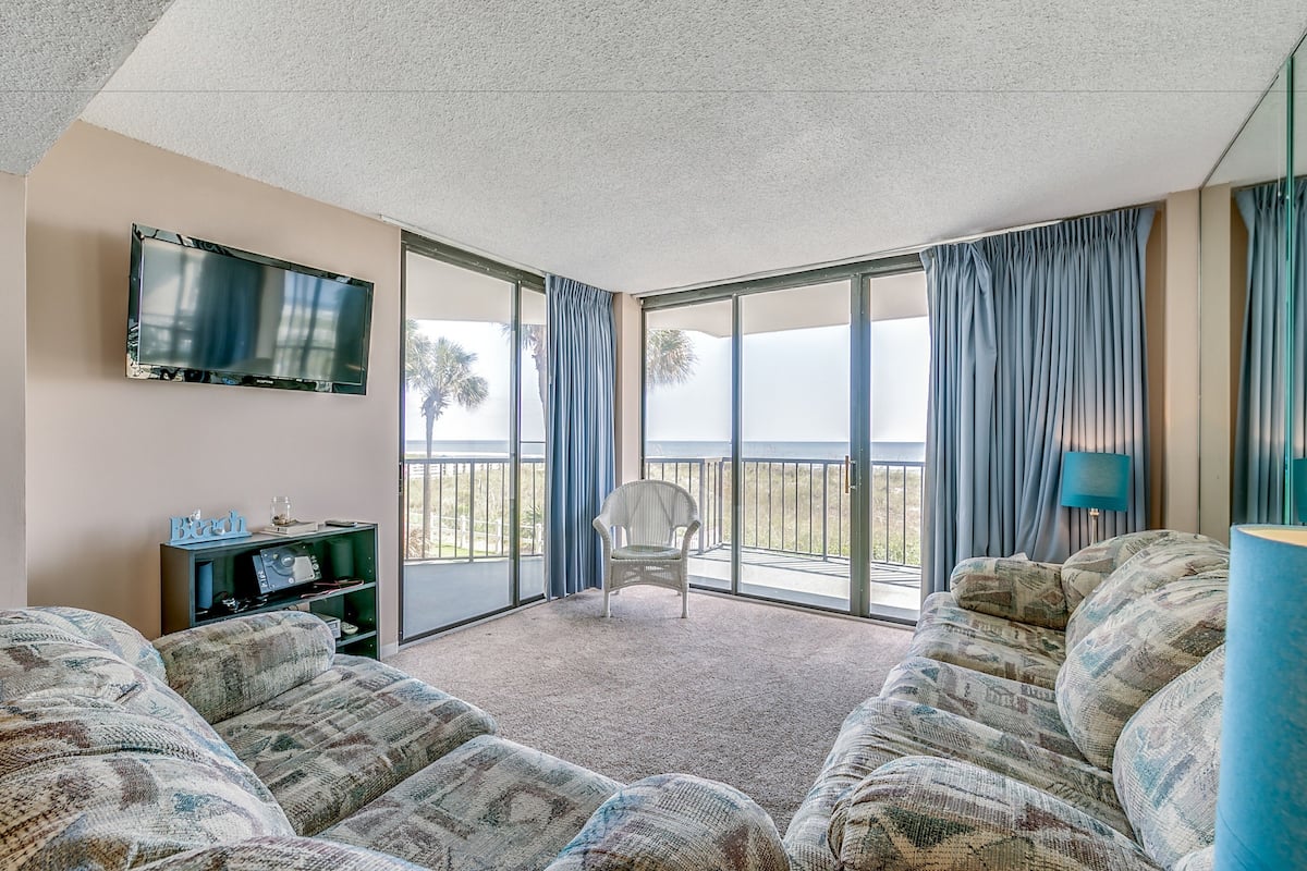 Condo, 3 Bedrooms, Beach View | Living room