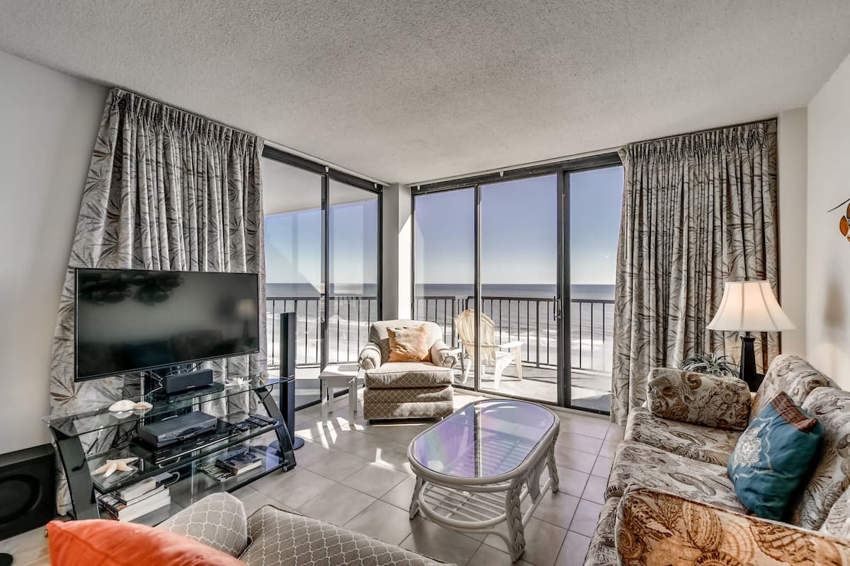 Condo, 2 Bedrooms, Beach View | Living room