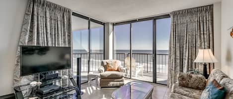 Condo, 2 Bedrooms, Beach View | Living room