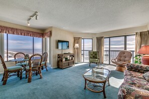 Condo, 2 Bedrooms, Beach View | Living room