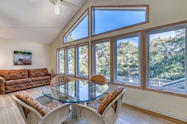 House, 5 Bedrooms, Pool View | In-room dining - High C's by Condo-World (North Myrtle Beach)