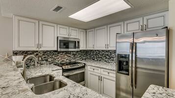 Condo, 3 Bedrooms, Ocean View | Private kitchen | Fridge, microwave, oven, stovetop