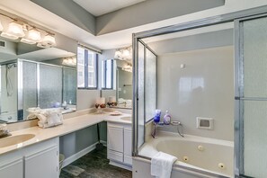 Apartment, 4 Schlafzimmer, Strandblick | Badezimmer | Whirlpool, Haartrockner, Handtücher
