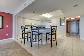 Fridge, microwave, oven, stovetop - Yacht Club at Barefoot Resort by Condo-World (North Myrtle Beach)