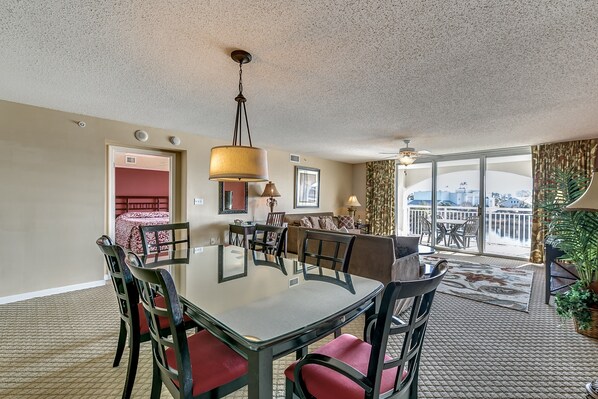 In-room dining - Yacht Club at Barefoot Resort by Condo-World (North Myrtle Beach)
