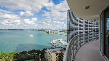 Apartment (Awesome Water View 2/2 in Edgewater) | Balcony