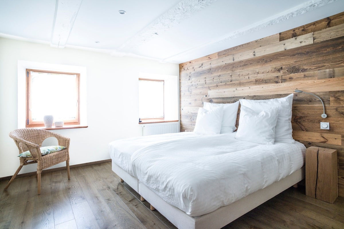 Kamer, 1 twee- of 2 eenpersoonsbedden (Foret) | 1 slaapkamer, luxe beddengoed, individueel gedecoreerd