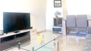 ดีลักซ์อพาร์ทเมนท์, 3 ห้องนอน, วิวเมือง | 1 ห้องนอน, เครื่องนอนระดับพรีเมียม, ตู้นิรภัยในห้องพัก