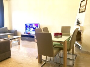 Deluxe Apartment, 3 Bedrooms, City View | In-room dining - Ziraoui 5 - Central Grand Lumineux (Casablanca)