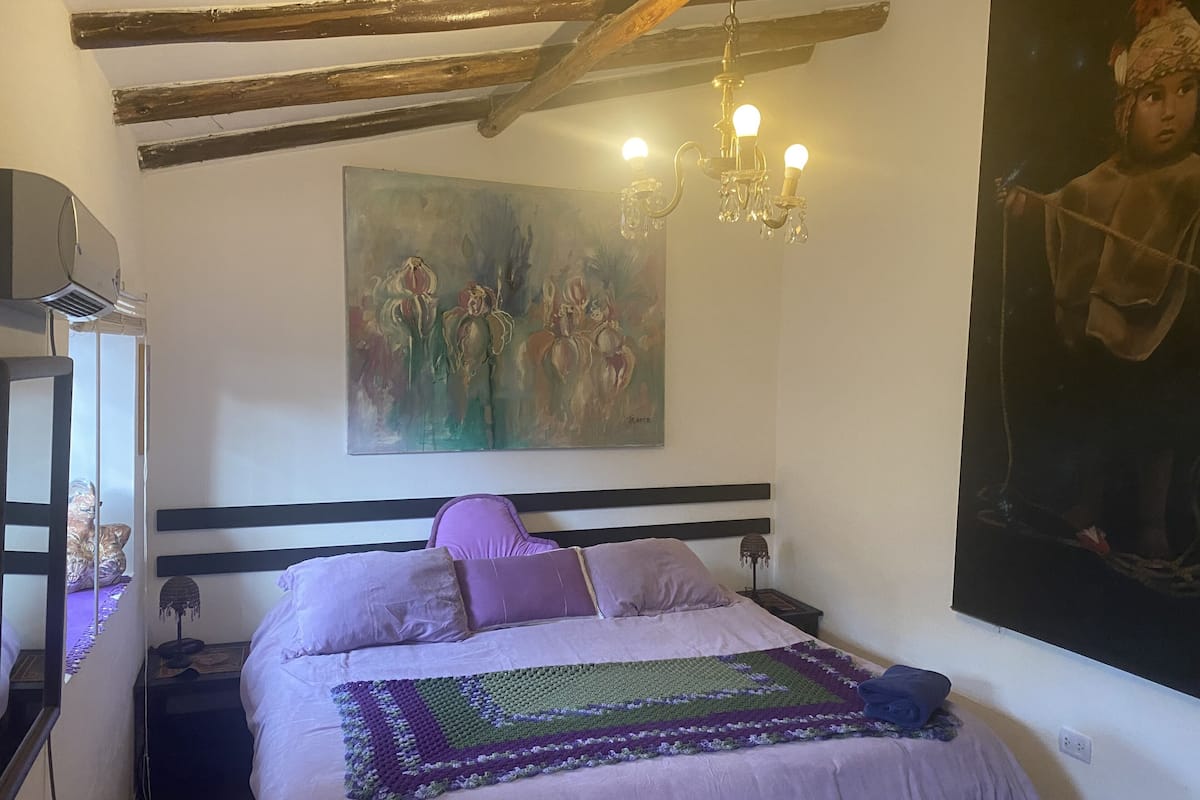 Down duvets, iron/ironing board, free WiFi, bed sheets