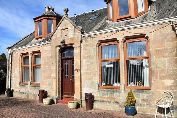 واجهة المنشأة