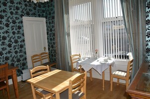 Desayuno completo incluido todos los días 