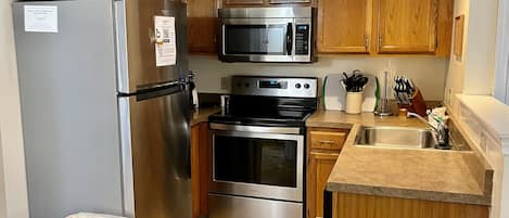 Townhome, 2 Bedrooms | Private kitchen | Fridge, microwave, stovetop, dishwasher