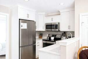 Deluxe Townhome, 2 Bedrooms | Private kitchen | Fridge, microwave, stovetop, dishwasher