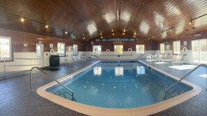 Innendørsbasseng