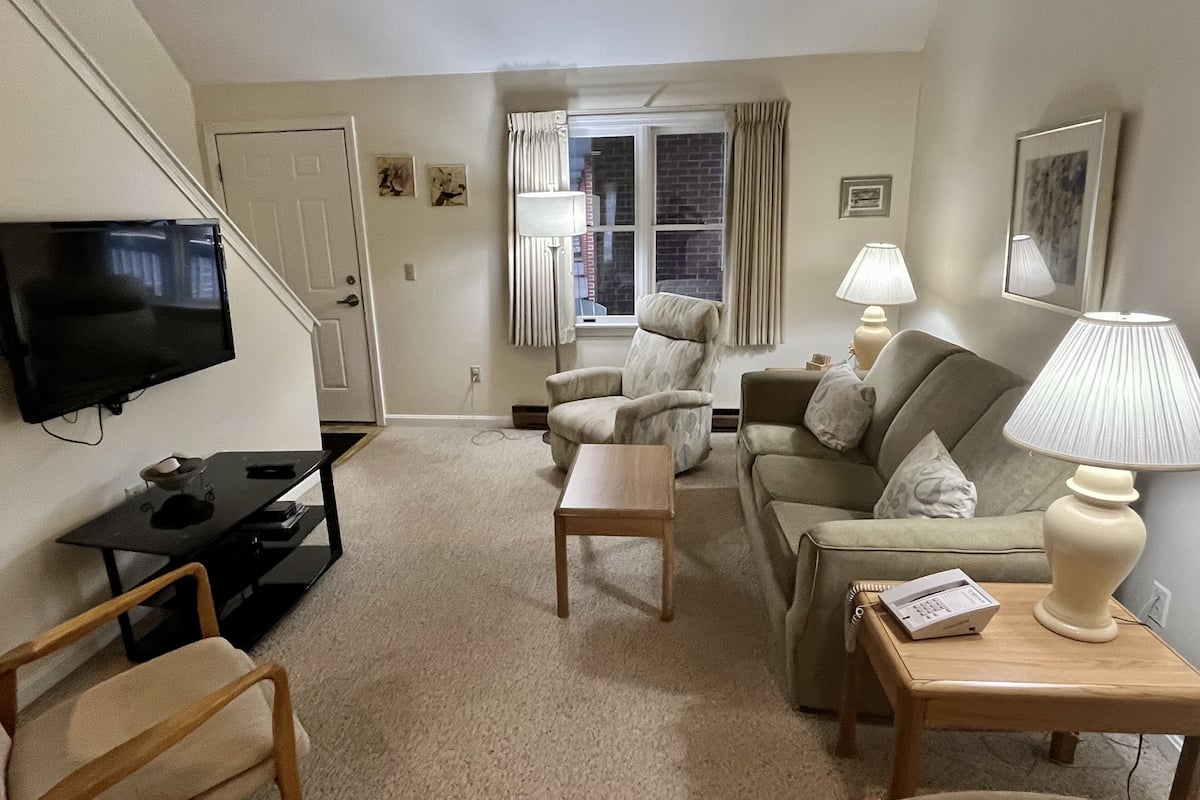 Townhome, 2 Bedrooms | Living area | 42-inch flat-screen TV with cable channels, TV