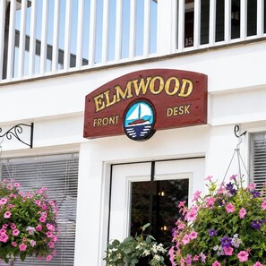 Front of property - Elmwood Resort Hotel (Wells)
