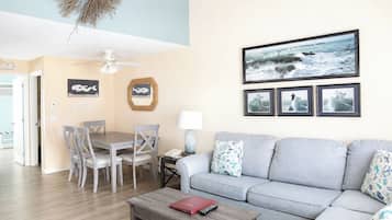 Elite Townhome, 2 Bedrooms | Living area
