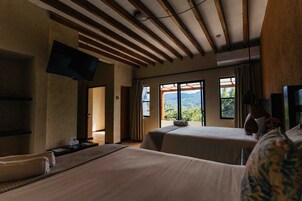 Standard Double Suite | 高档床上用品、羽绒被、加厚床垫、特色装修